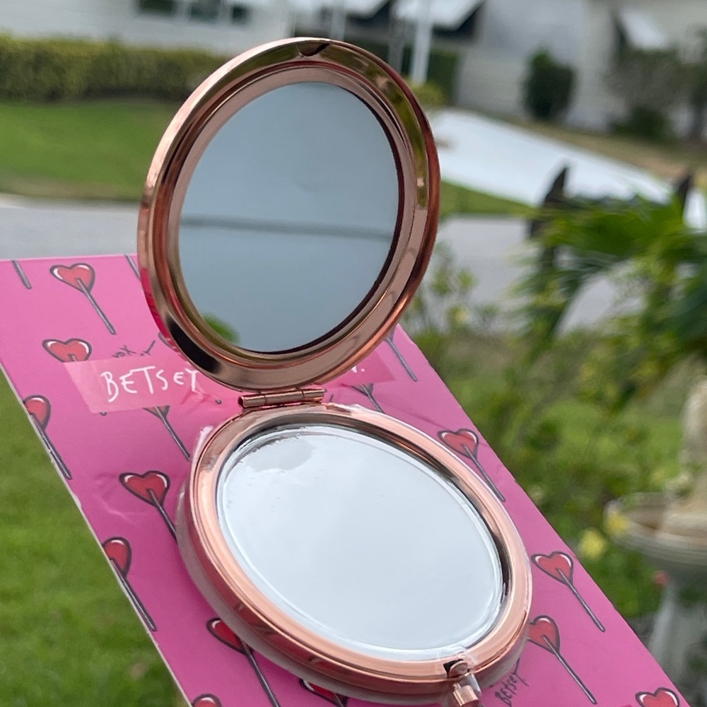 BETSEY JOHNSON Rose-gold Rhinestone 2X 1X Bling Magnifying Compact Mirror